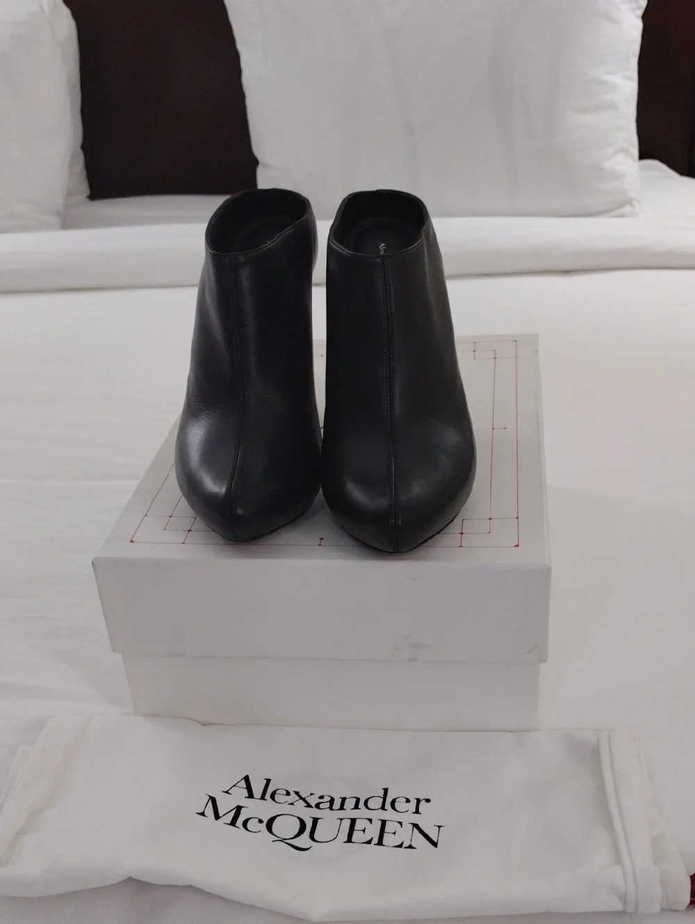 Alexander McQueen Black Leather Mules - Picture 7 of 15